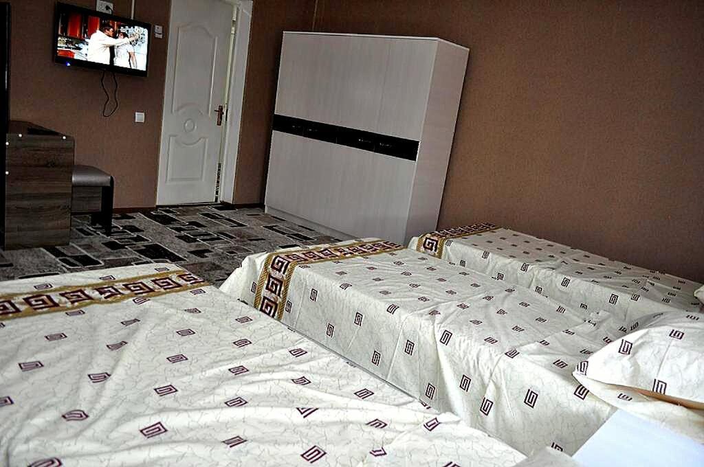 Sakho Hotel-Hostel Doesjanbe Buitenkant foto